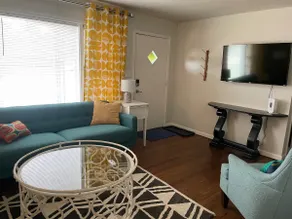 In the Heart of Campus- .5 miles from stadium! - Image 3