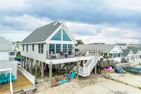 White Bird Beachfront. Dock available extra. - Image 2