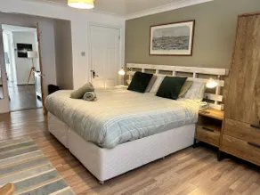 Garden Apartment by the Pier - Image 2