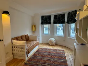 1750 sq ft Marble Arch flat with playroom - Image 3