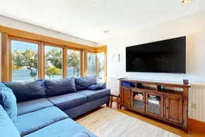 3 Bedroom lakeview townhouse! - Image 5
