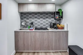 Newly Renovated Bright Studio - Image 5
