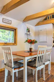 Stylish Mountain Cabin Close To Cherry Plain Park - Image 5