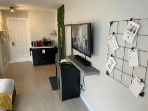 Private Bright Suite | FIVE mins Walk to Skytrain! - Image 4