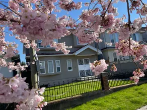 Private Bright Suite | FIVE mins Walk to Skytrain! - Image 2