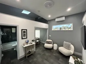 Modern Guest House Orlando 2 lofts - 2 Queen beds - Image 4