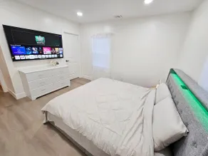 Freshly remodeled/Modern/Hot tub/5 min to downtown - Image 4