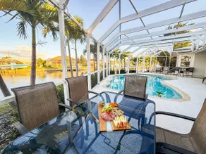 270° Waterfront Heated Pool, Bikes & Private Dock - Image 4