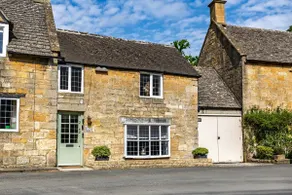 Stay Dream-Explore! 17th Century Gem Near Broadway - Image 3