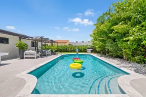 Modern 5BR Retreat • Court & Games • Pool_BBQ - Image 4