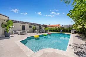 Modern 5BR Retreat • Court & Games • Pool_BBQ - Image 5