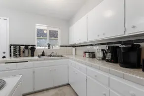 Trendy 2 bedroom Oasis with TV's in the rooms - Image 3