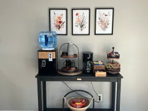 Private, one car garage, hot coffee - Image 2