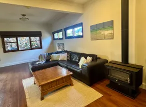 Serene Home by the Golf Course - Image 2