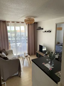 1-Bedroom Apartment with Sea View, Beach 50 m away, Air Conditioning, 2 Private Parking Lots - Image 3