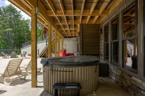 River bank lodge just minutes to Lake George with heated salt water pool - Image 3