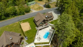River bank lodge just minutes to Lake George with heated salt water pool - Image 5