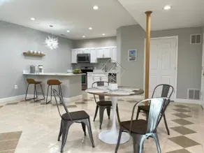 Mid-Century Luxury Retreat, Sauna, 2 BEDR+Kitchen - Image 3