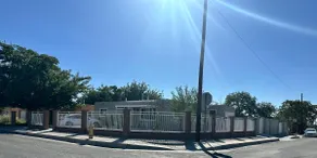 “Boutique Uptown Loft • Gated Parking” - Image 4