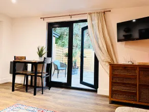 The Hideout - private luxury cabin near the sea with spa, garden area, sea views, and parking - Image 5