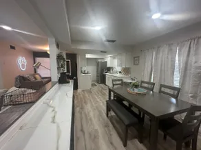 TIKI BAR Resort w POOL SLIDE ~ 11 min to Airport! - Image 4