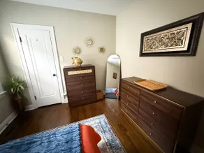 Chic Bungalow Near Chicago - Stained Glass Gem - Image 3