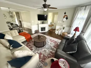 Chic Bungalow Near Chicago - Stained Glass Gem - Image 2
