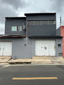 House with 2 en-suites, Wi-Fi, Garage – 3 km from the Bus Station - Image 2