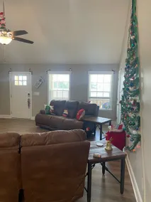The Holiday House - Image 4