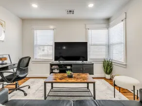 Long Stay Downtown Home! - Renovated+Washer/Dryer - Image 5