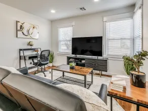 Long Stay Downtown Home! - Renovated+Washer/Dryer - Image 4