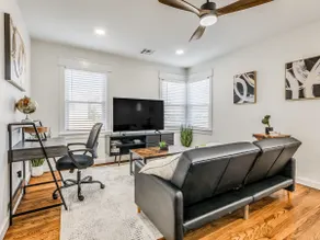Long Stay Downtown Home! - Renovated+Washer/Dryer - Image 2