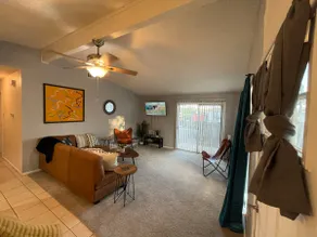 King bed/Free parking! Lady Bird Lake/5min to DT! - Image 5