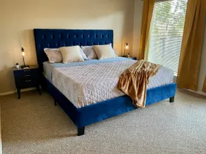 King bed/Free parking! Lady Bird Lake/5min to DT! - Image 4
