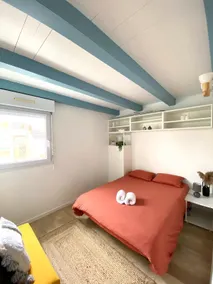 Stay 10 minutes from the center and private parking - Image 2