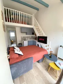 Stay 10 minutes from the center and private parking - Image 3