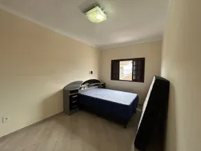 Two-story house with air conditioning, garage & yard 2 km from Canção Nova - Image 5