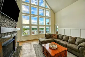 NEW 4BR Lakefront Lake Anna, Hot Tub, Boat Dock - Image 2