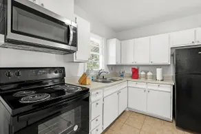 Modern & Cozy | Near Downtown | 75” TV + Fast WiFi - Image 3
