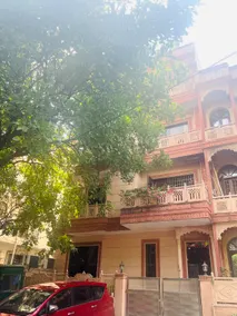 Suvāsa-Airy 3BHK/Lift +Balcony/Near Jangpura Metro - Image 3