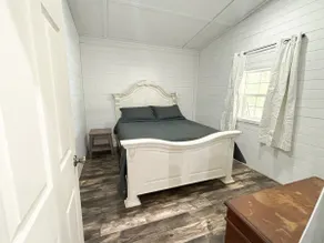 Charming Lakefront Cabin - Image 5