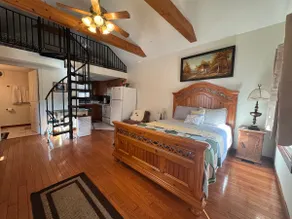 Cozy Cottage Near Blue Spring | Private & Peaceful - Image 2