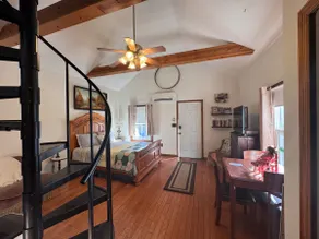 Cozy Cottage Near Blue Spring | Private & Peaceful - Image 5