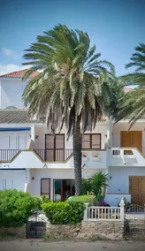 Beach front property with amazing views - Image 4