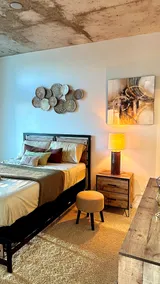 Downtown stay w/ best views of the city! - Image 3