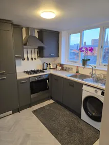Stylish Apartment in City Centre with Parking - Image 2