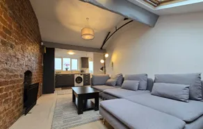 Stylish Apartment in City Centre with Parking - Image 5