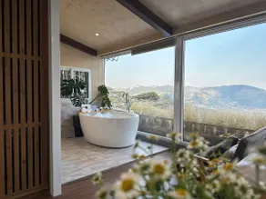 Private Top-Floor Penthouse | Scenic Forest View - Image 5