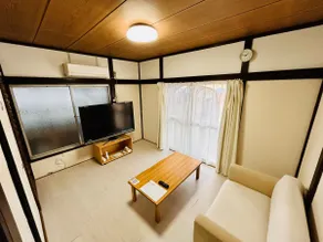 The whole house is available! 2-minute walk to the station, sleeps up to 7 people, and can park 2 cars! Also for sightseeing in Tokyo and Disney - Image 2