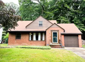 Cle Heights Nature’s Getaway | 2bed1bath | AC Pets - Image 2